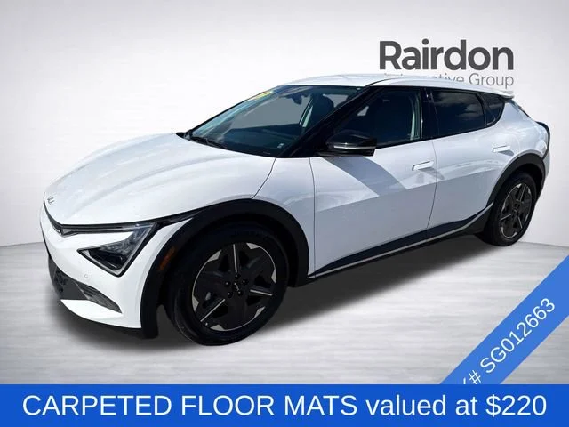 Used 2025 Glacier White Pearl Kia Light image 3