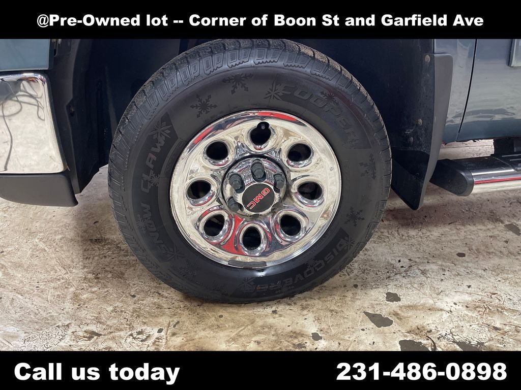 Used 2010  GMC SL image 4