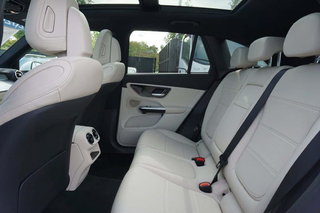 Certified Used 2024 Polar White Mercedes-Benz GLC 300 image 23