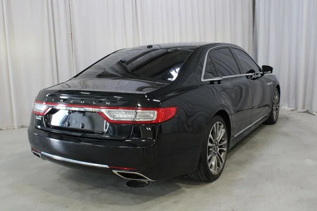 Used 2017 Black Lincoln Select image 25