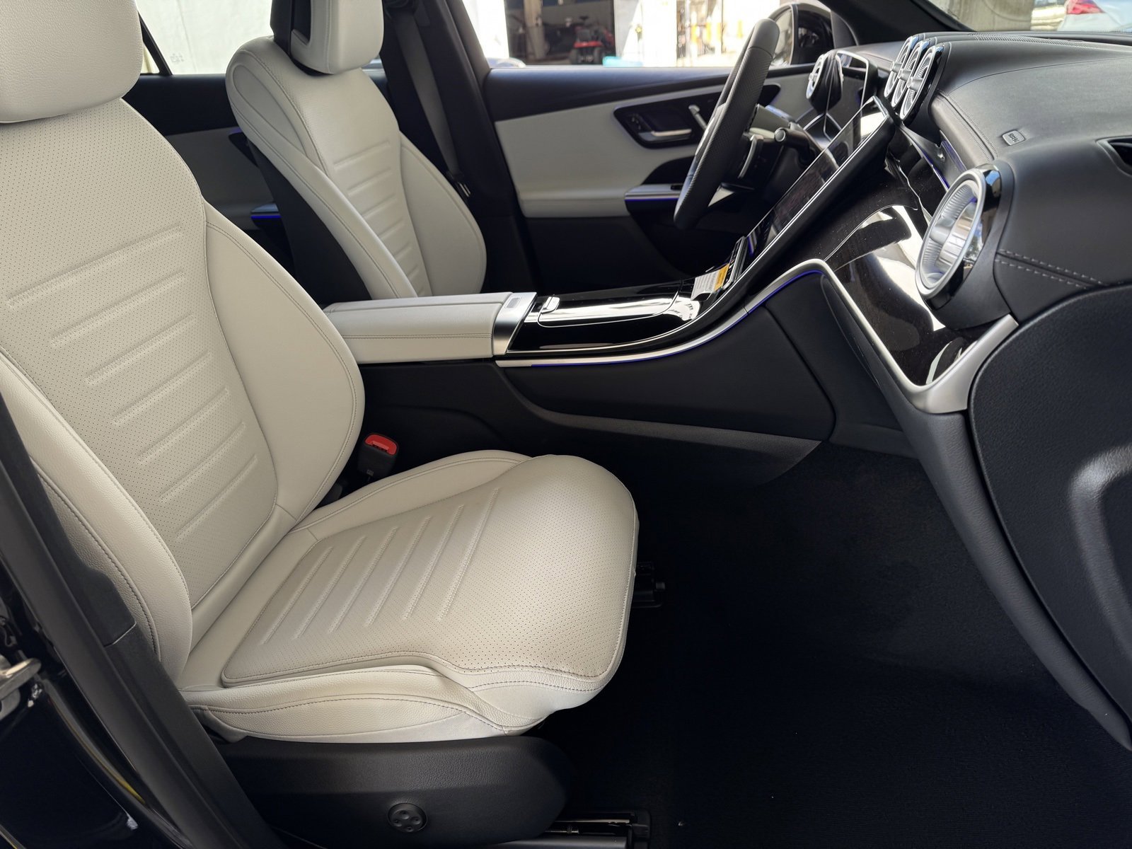 New 2026 Obsidian Black Metallic Mercedes-Benz GLC 300 image 40