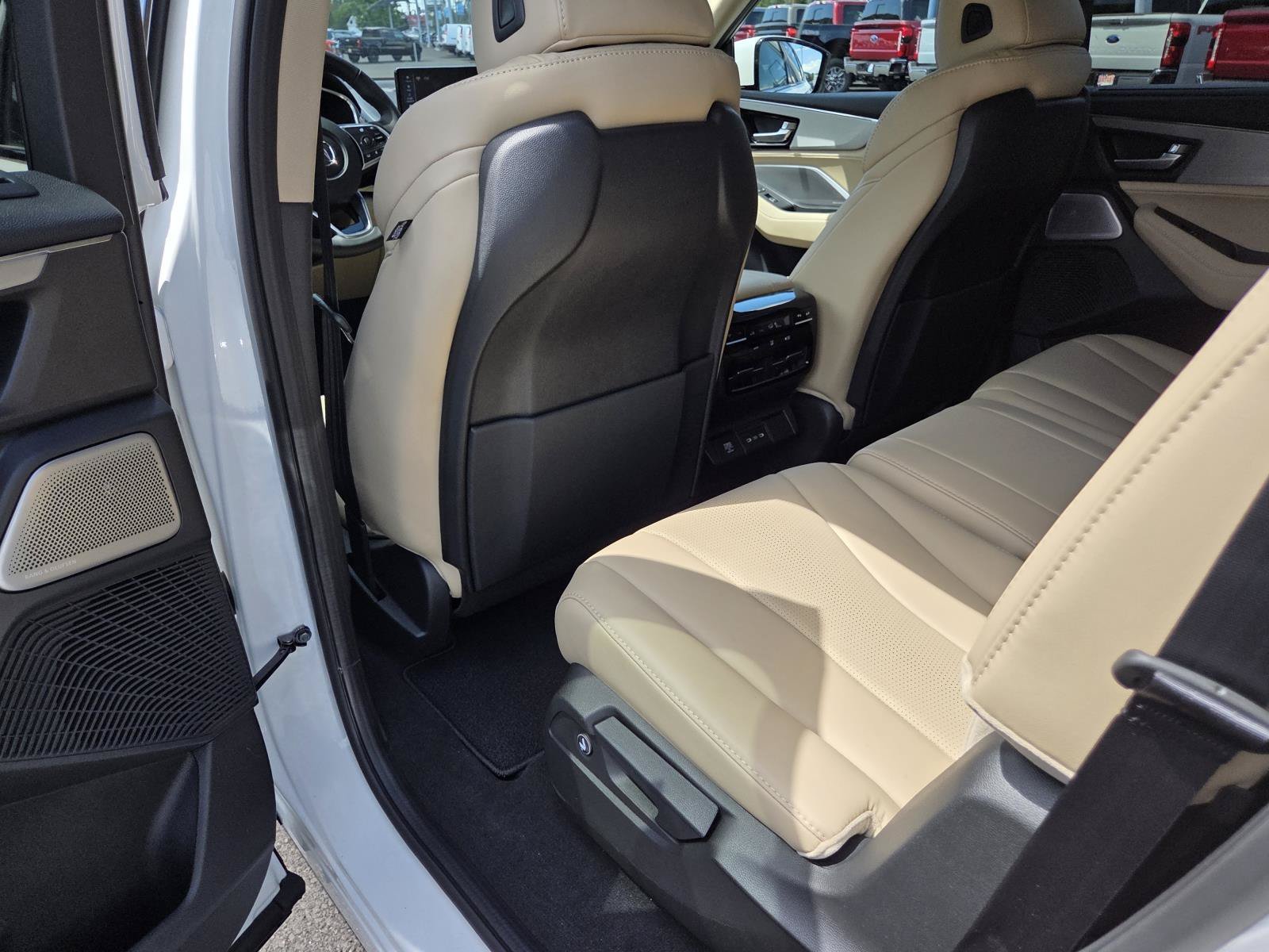 New 2026 Platinum White Pearl Acura w/Technology Package AWD image 11