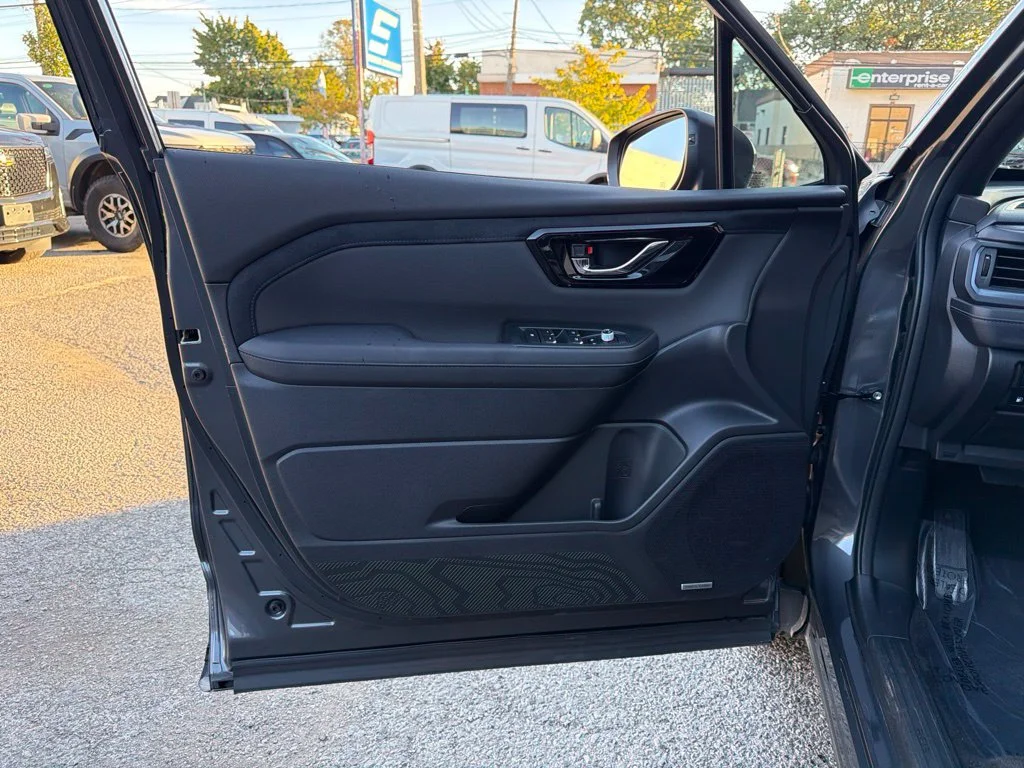 Used 2025 Gray Subaru Limited image 31