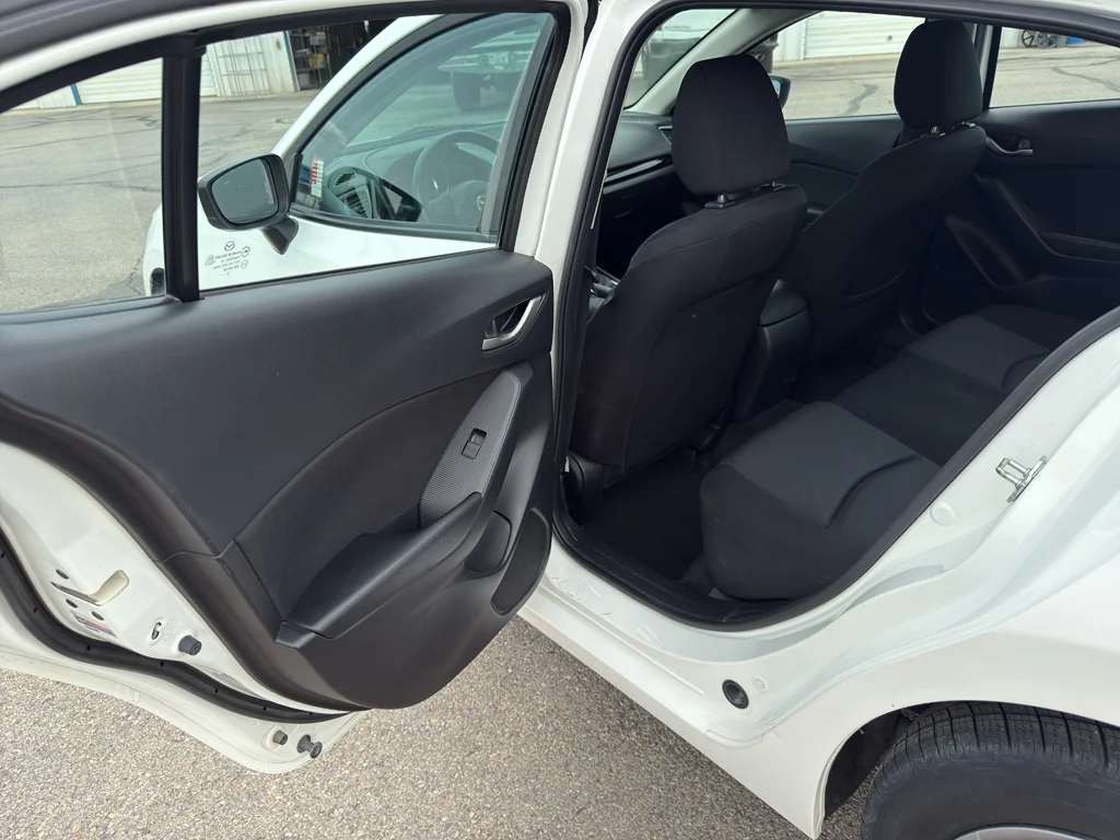 Used 2016 Snowflake White Pearl Mica Mazda i Sport image 11