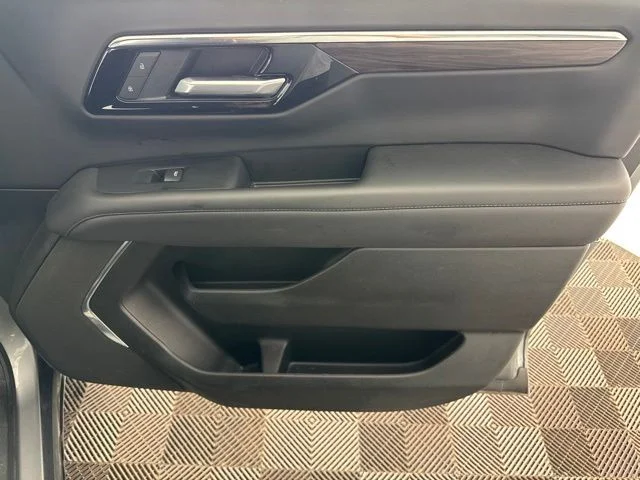 Used 2025 Gray Chevrolet Z71 image 21