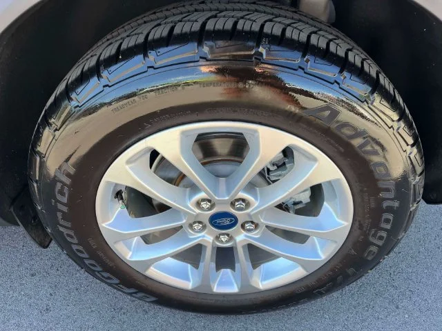 Certified Used 2020 Oxford White Ford SE image 11