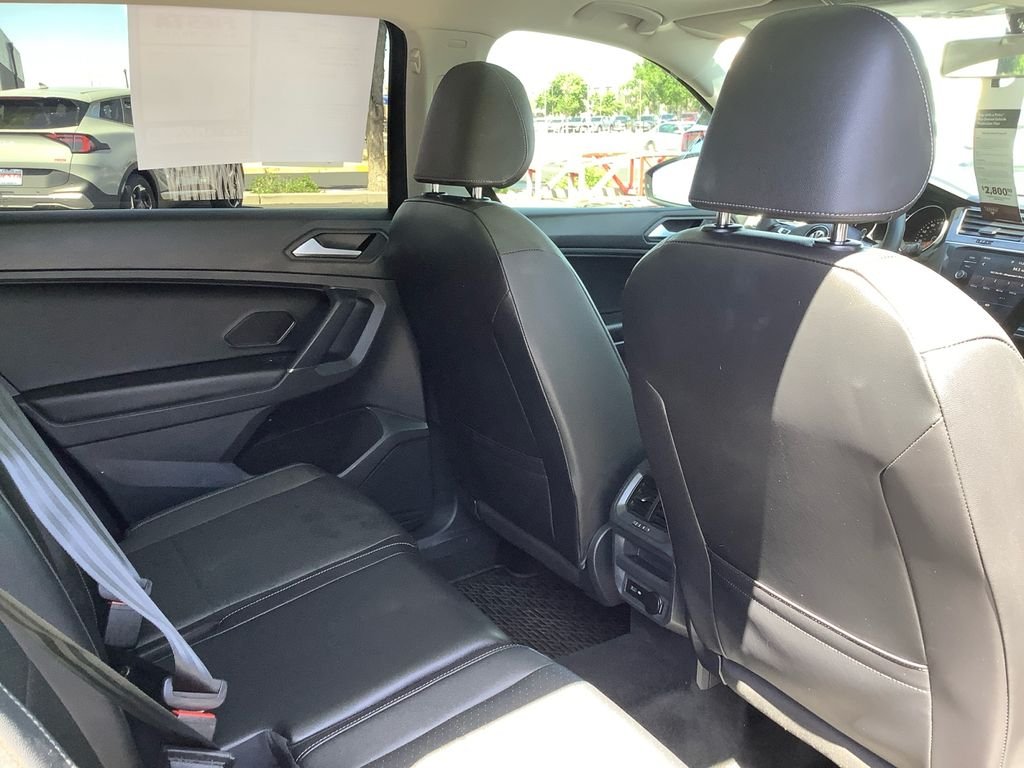 Used 2020  Volkswagen 2.0T SE image 17
