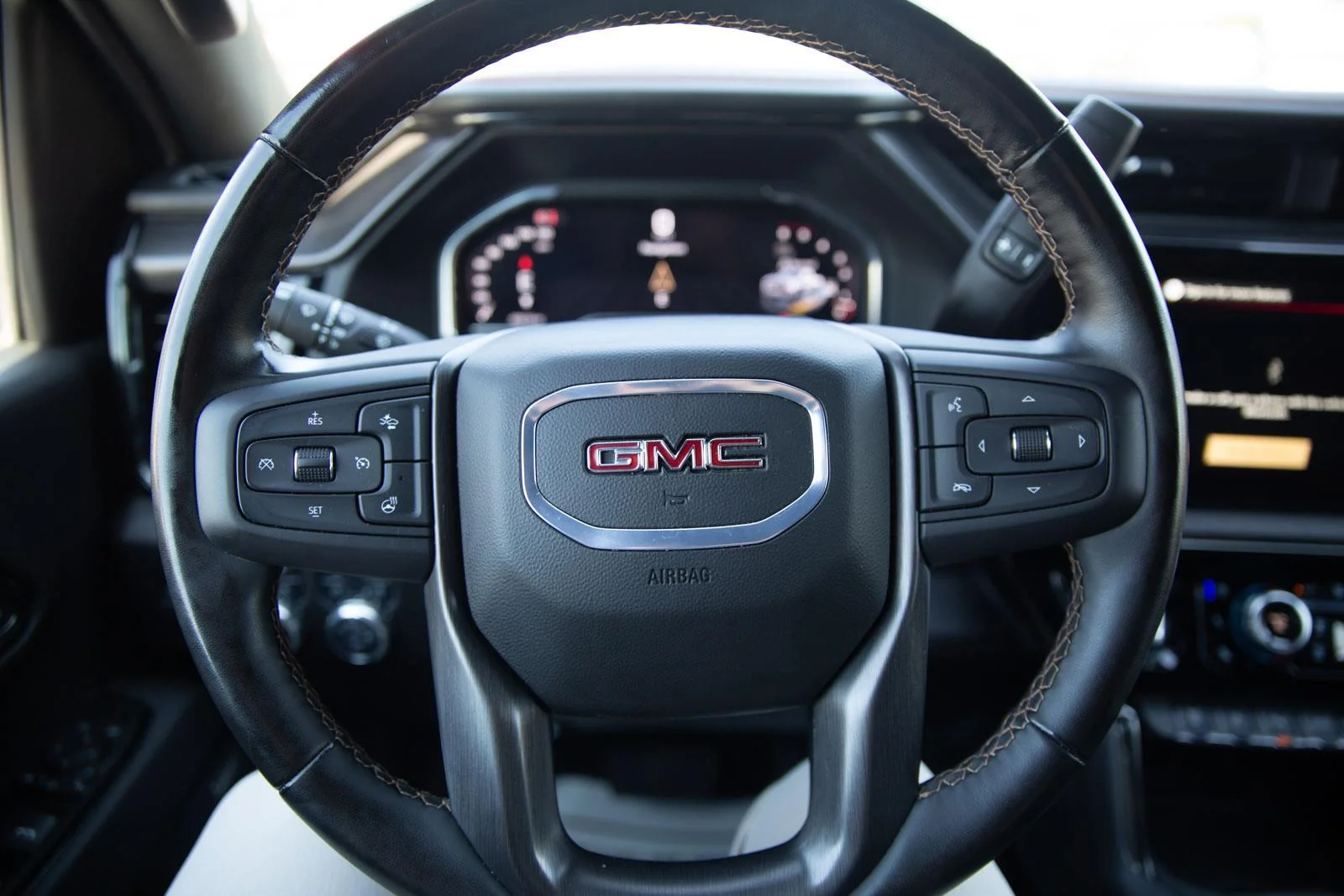 Used 2025 Summit White GMC AT4 image 12