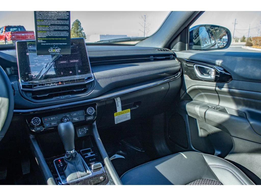 New 2026 Red Hot Pearlcoat Jeep Latitude Altitude image 35