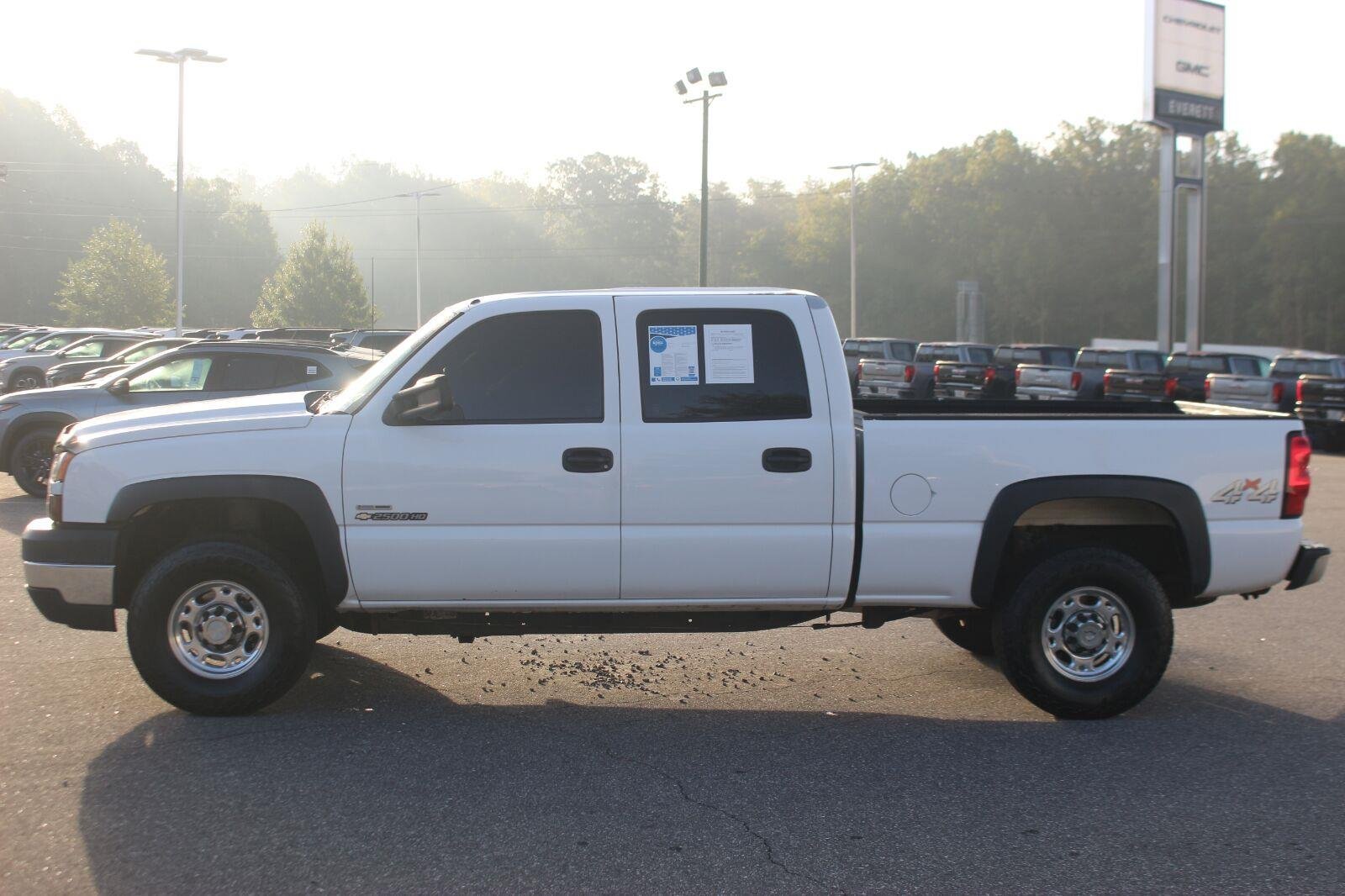 Used 2007 Summit White Chevrolet Work Truck image 4