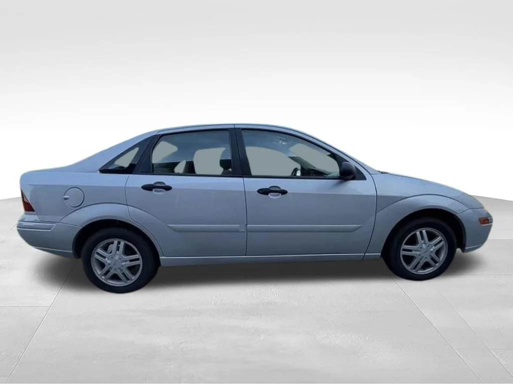 Used 2002 Silver Ford SE Base image 6