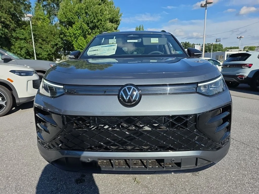 New 2026 Platinum Gray Metallic Volkswagen 2.0T SE R-Line Black image 2