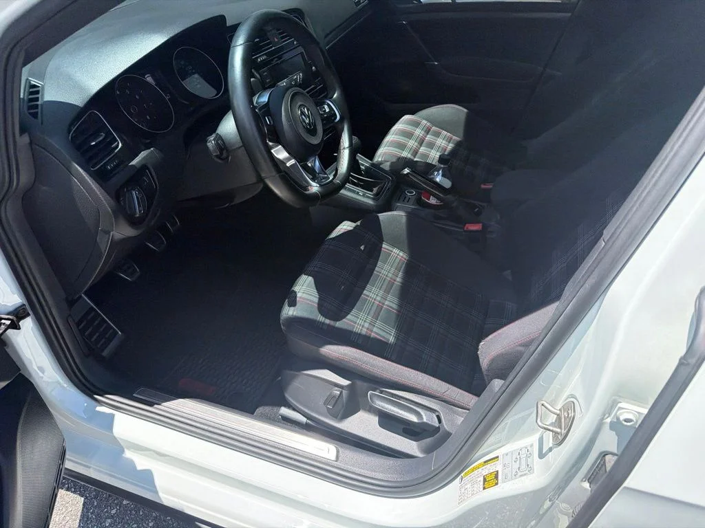 Used 2019  Volkswagen 2.0T S image 11