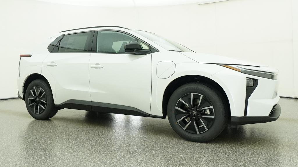 New 2027 Wind Chill Pearl Toyota XLE image 11