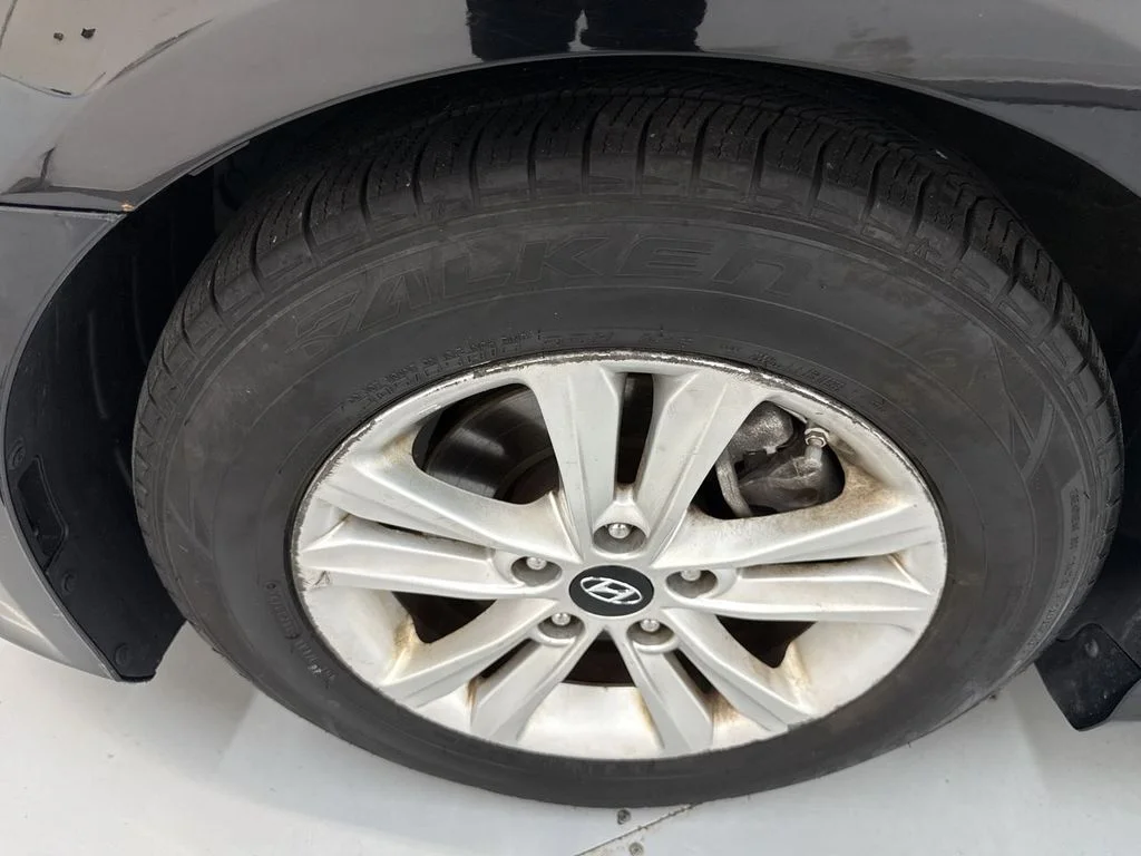 Used 2014 Phantom Black Metallic Hyundai GLS image 31