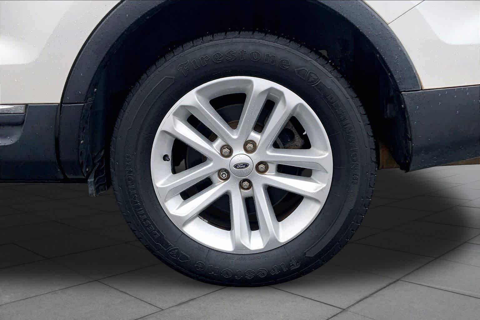 Used 2012 White Platinum Metallic Tri-coat Ford XLT image 10