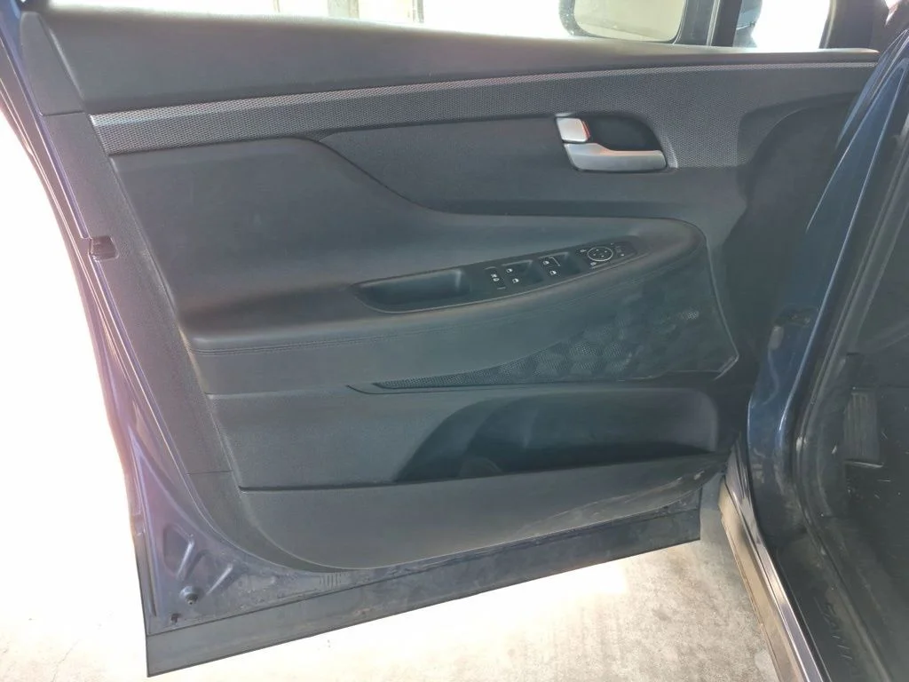 Used 2019 Blue Hyundai SE image 4