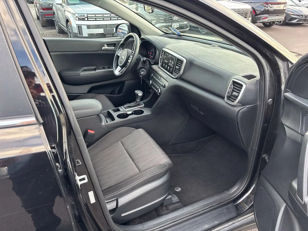 Used 2020 Red Kia LX image 25