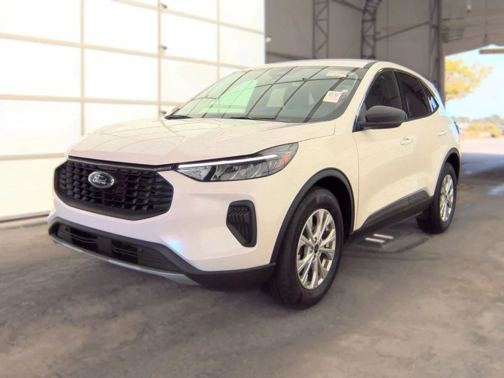 Used 2023 White Ford Active image 1