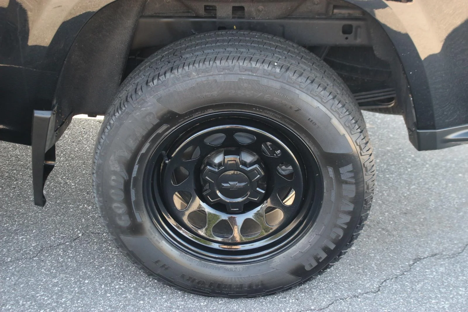 Used 2024 Black Chevrolet Z71 image 37