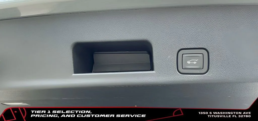New 2026 Sterling Metallic GMC Elevation image 21