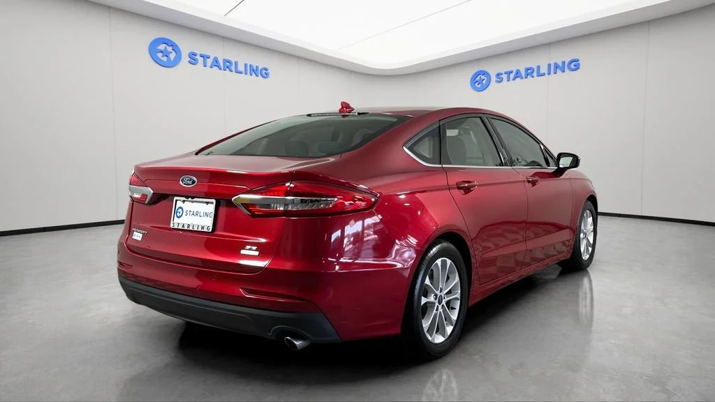Used 2020 Red Ford SE image 8