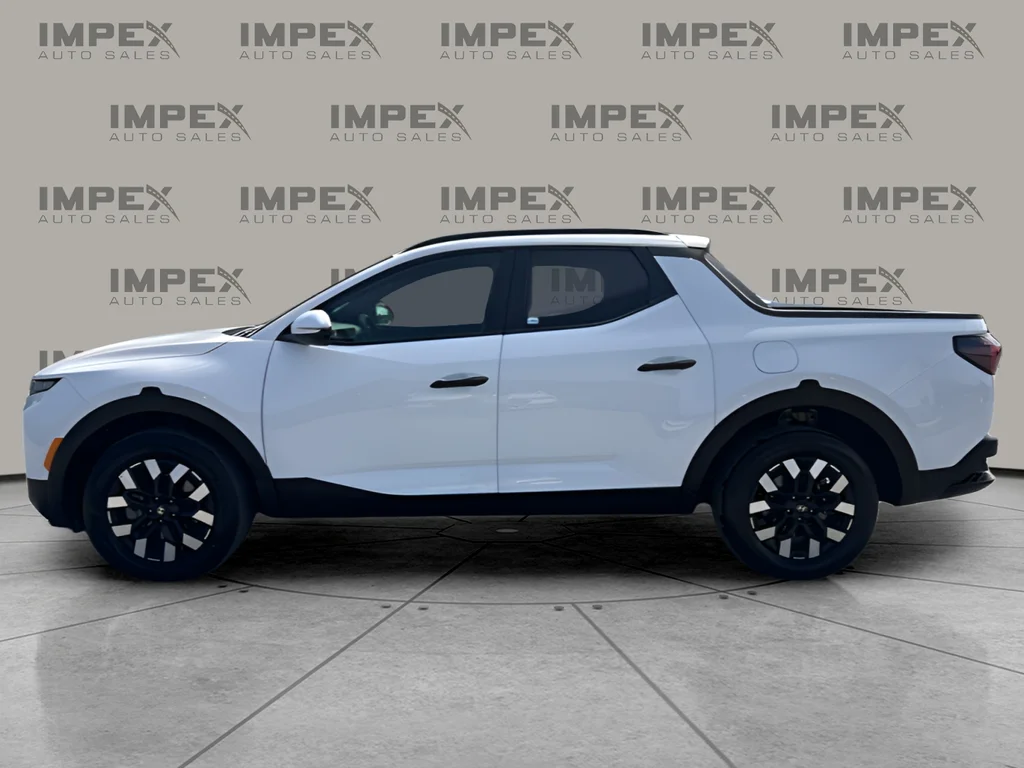 Used 2025 White Hyundai SEL image 2