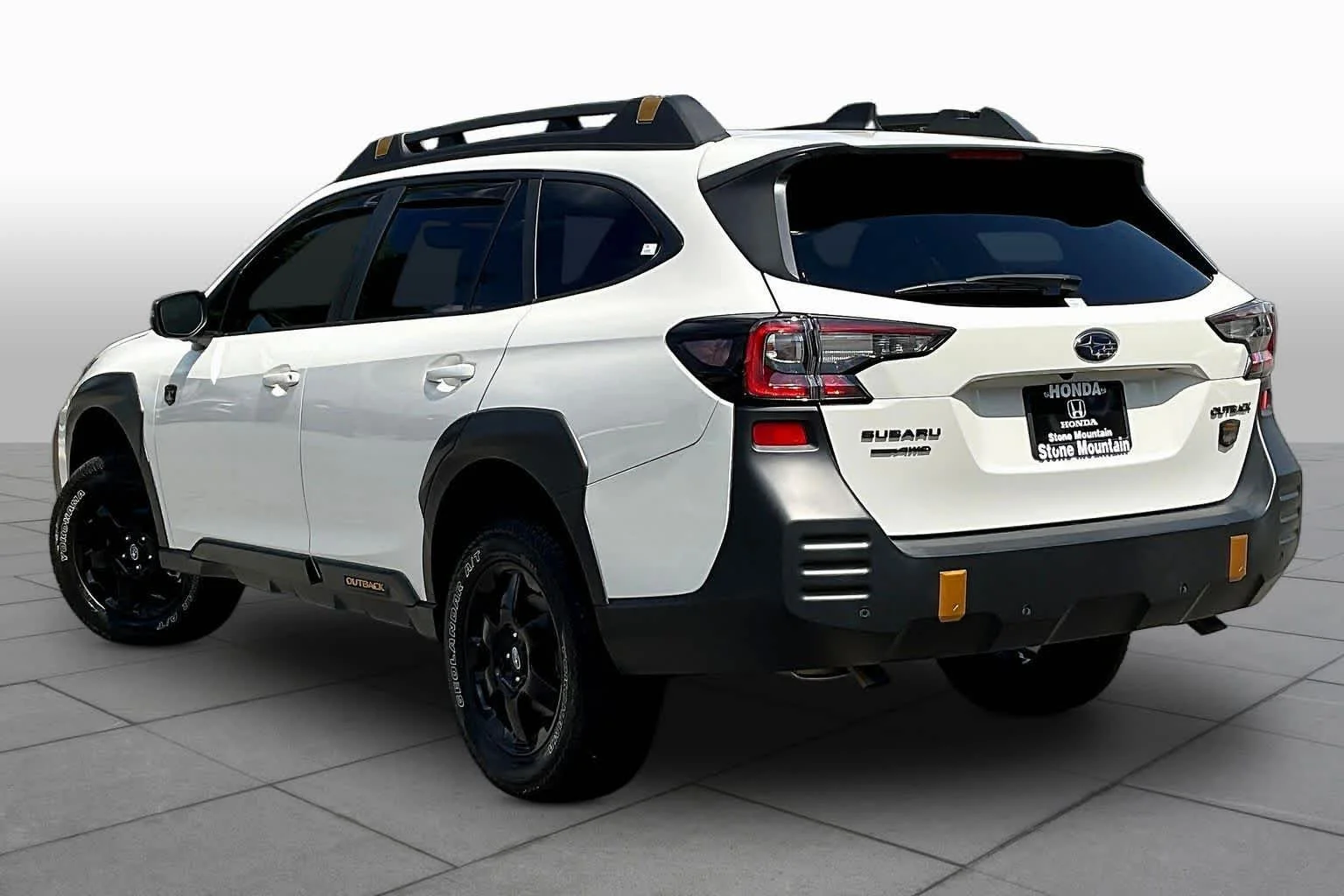 Used 2025 Crystal White Pearl Subaru Wilderness image 23