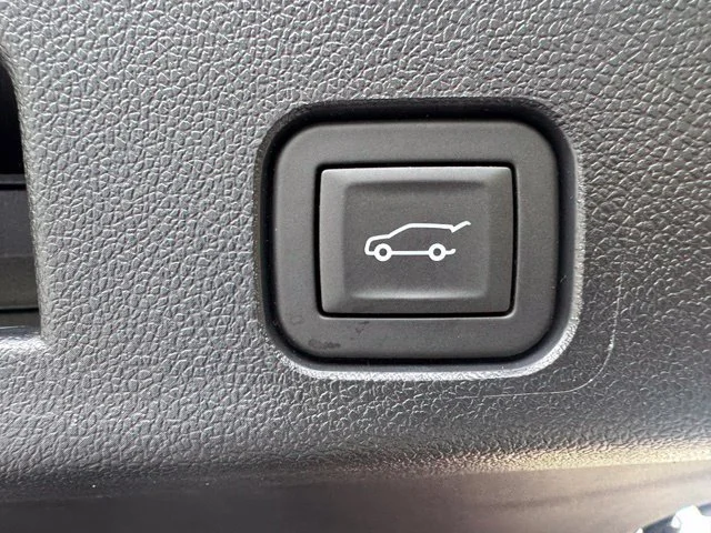 Used 2025 Red Chevrolet Z71 image 8