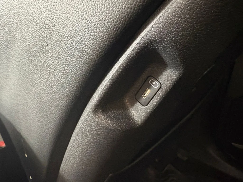 Used 2025 Black Kia X-Line image 40