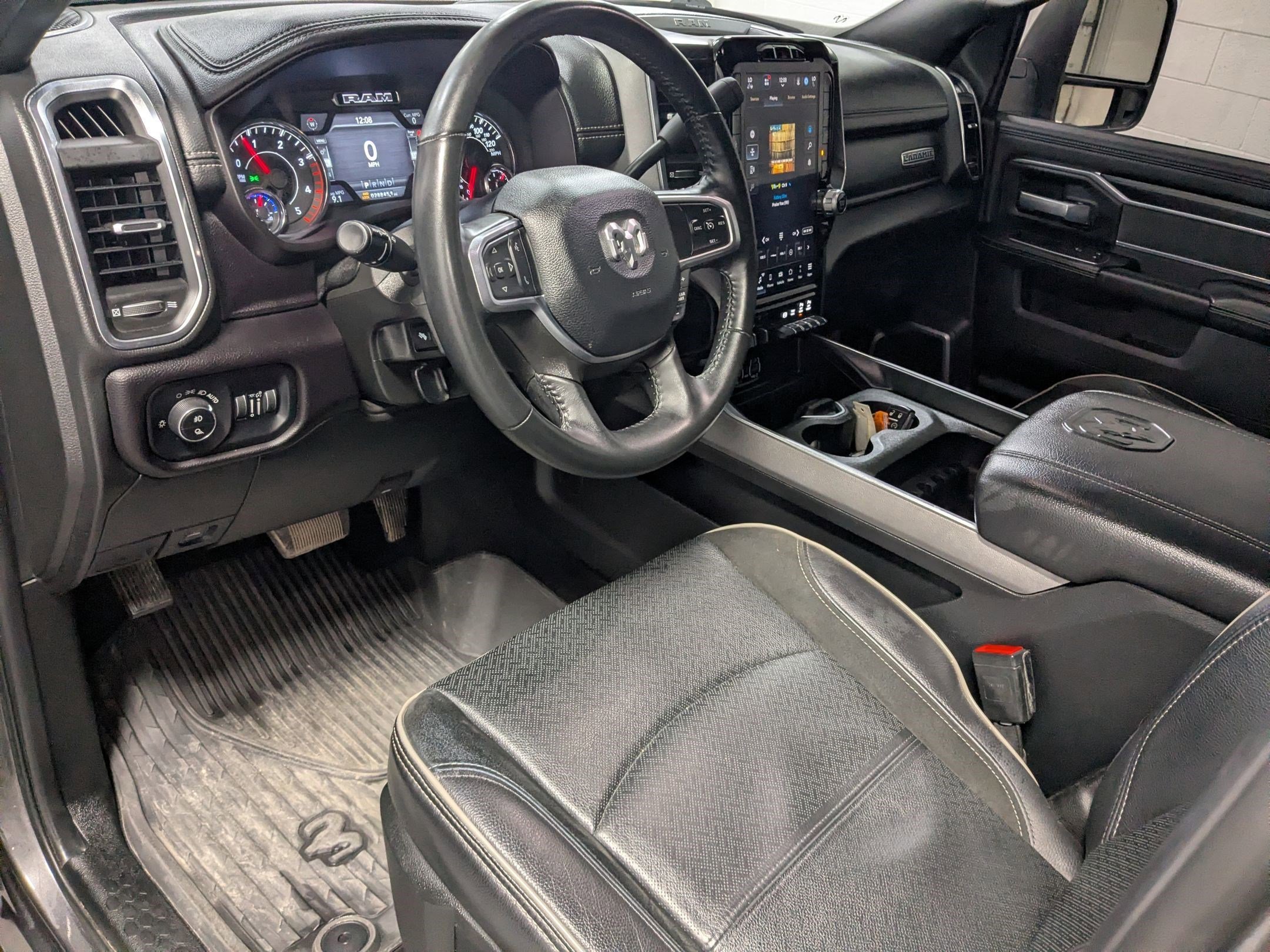 Certified Used 2024 Granite Crystal Metallic Clearcoat Ram Laramie image 10