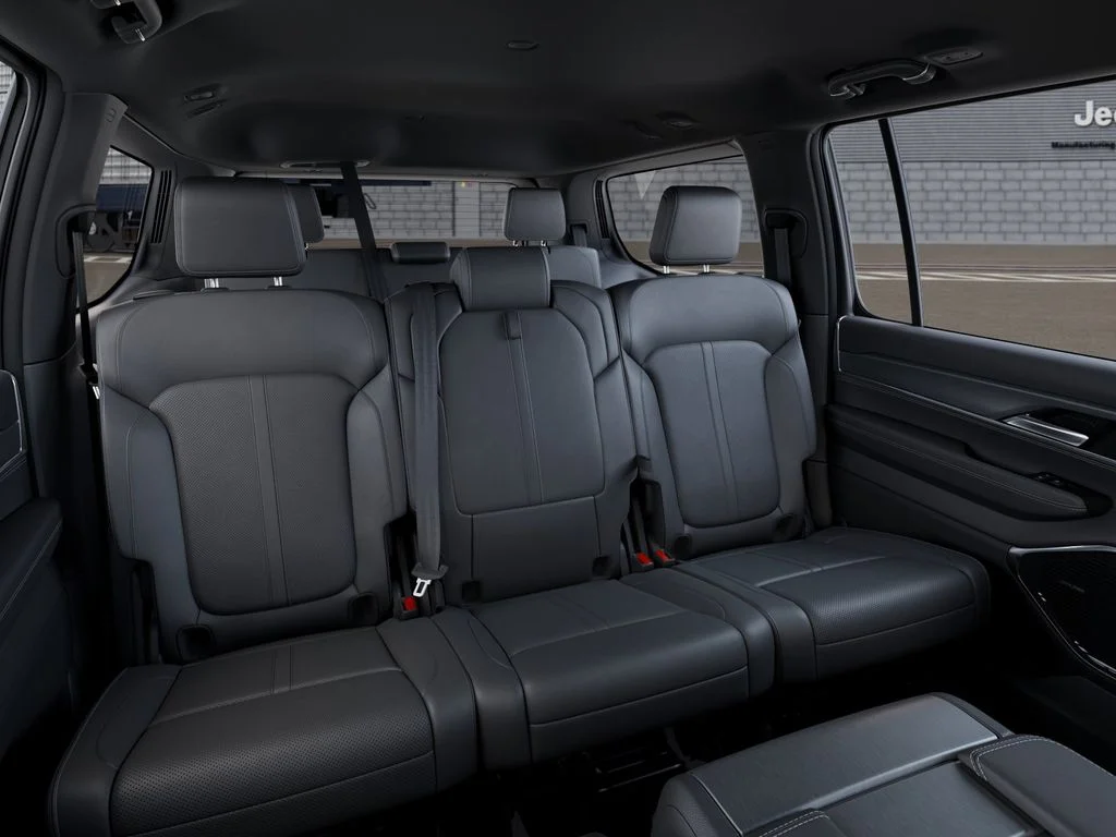 New 2026 Silver-Zynith Exterior Paint Jeep Limited Altitude image 15