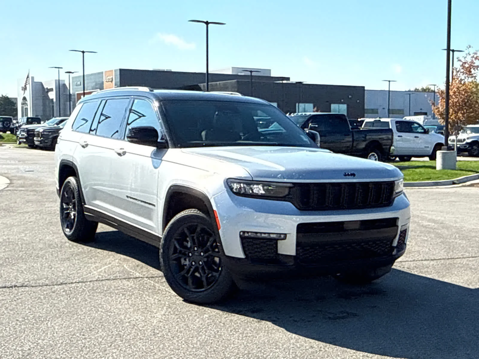 New 2025 Silver Zynith Exterior Paint Jeep Limited image 2