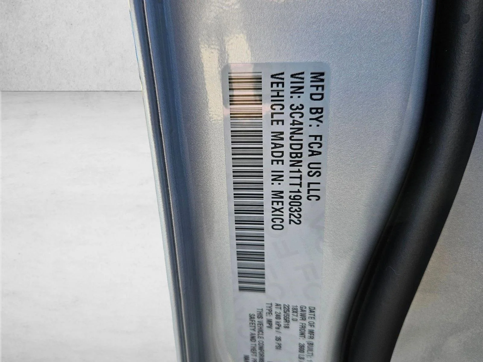 New 2026 Silver Zynith Metallic Clear-Coat Exterior Paint Jeep Latitude Altitude image 15