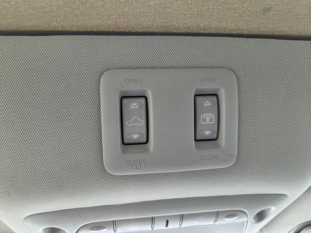 Used 2021 White Nissan Platinum image 36