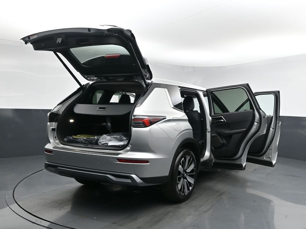 New 2026 Silver Mitsubishi SE image 27