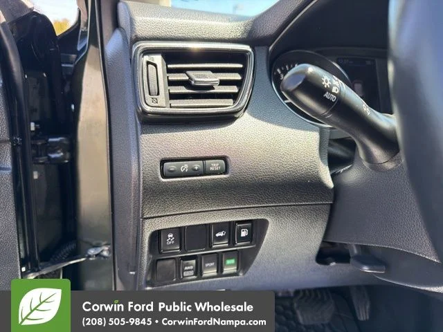 Used 2018 Green Nissan SV image 14