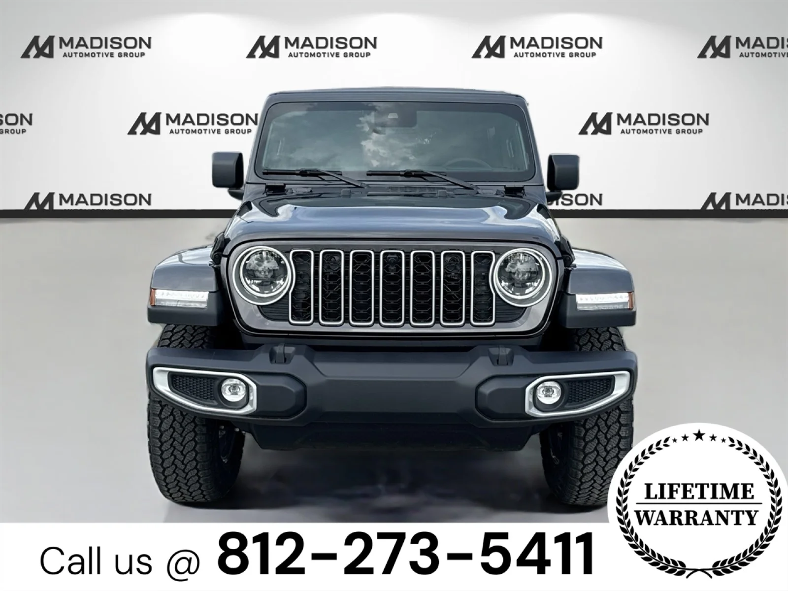 New 2025 Granite Crystal Metallic Clear-Coat Exterior Paint Jeep Sahara image 2