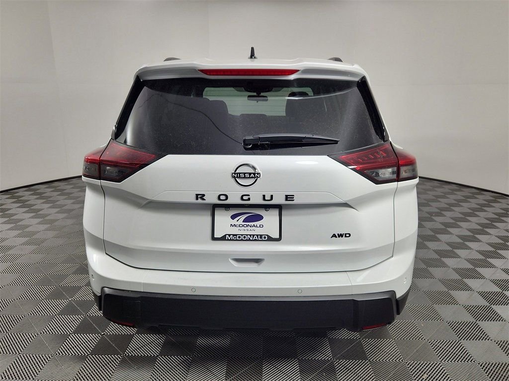 New 2026 Everest White Pearl TriCoat Nissan Dark Armor™ image 5