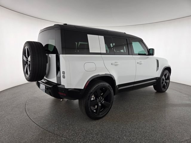 New 2026 Fuji White Land Rover X-Dynamic SE image 2