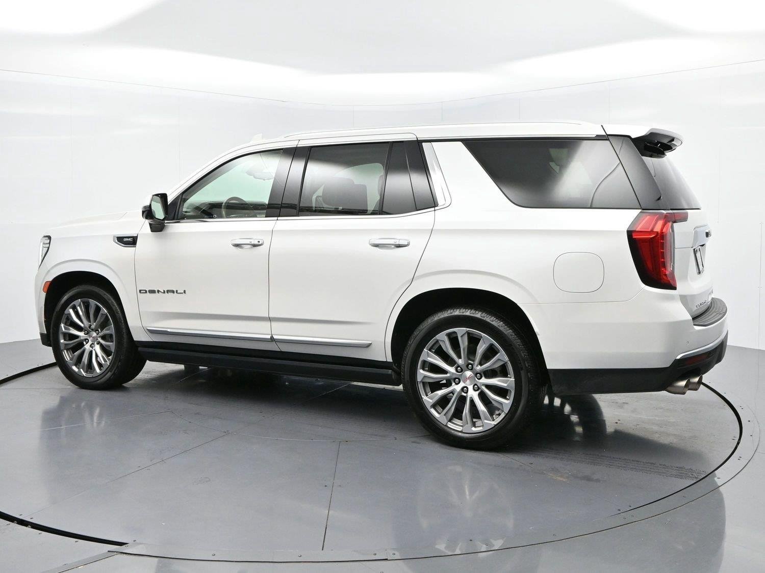 Used 2021 WHITE FROST TRICOAT GMC Denali image 5