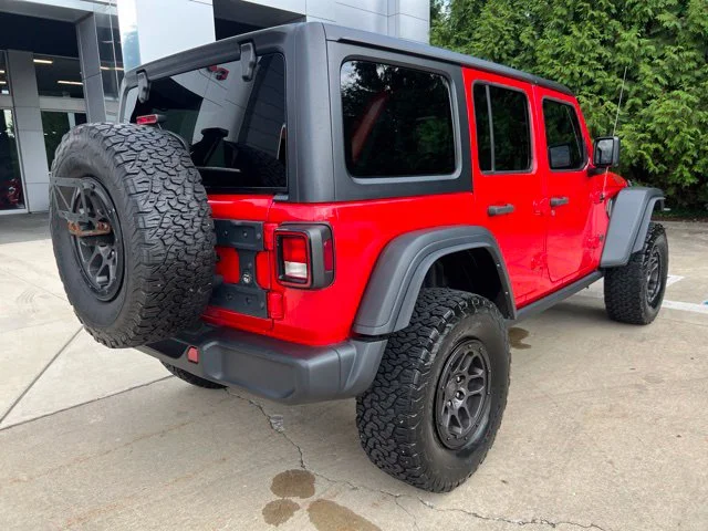Used 2023 Red Jeep Sport S image 3