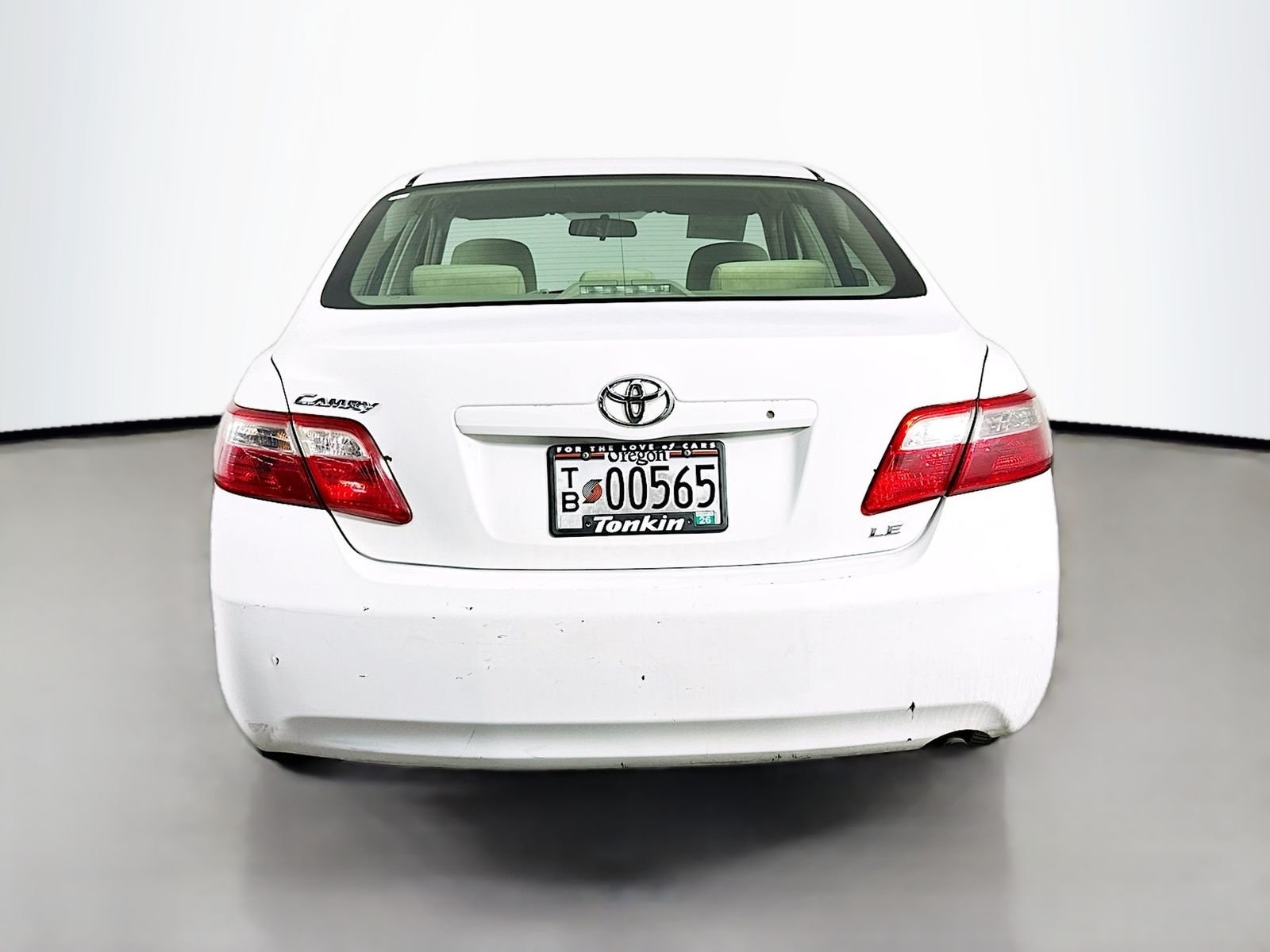 Used 2009 Super White Toyota LE image 6