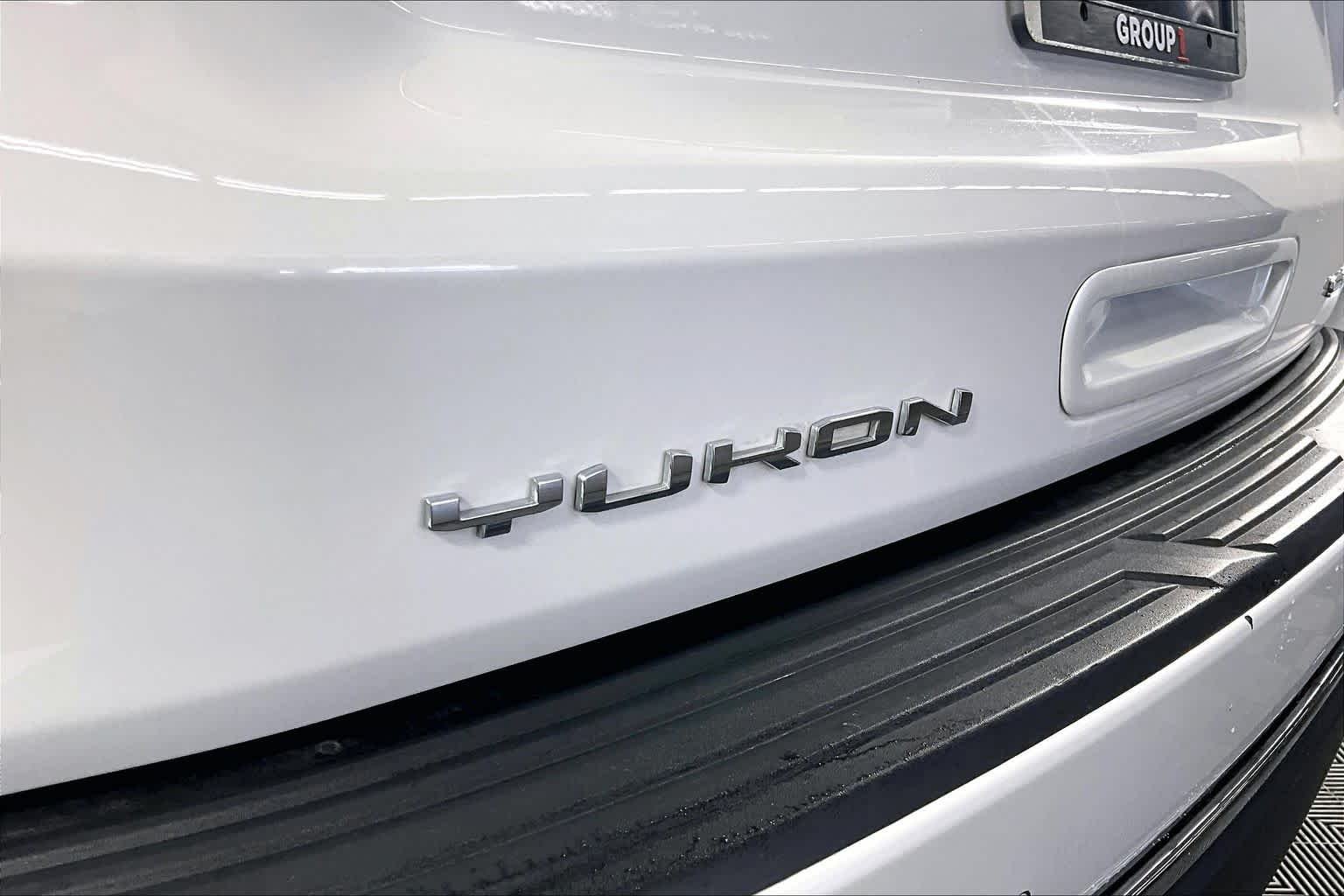 Used 2022 White Frost Tricoat GMC SLT image 30