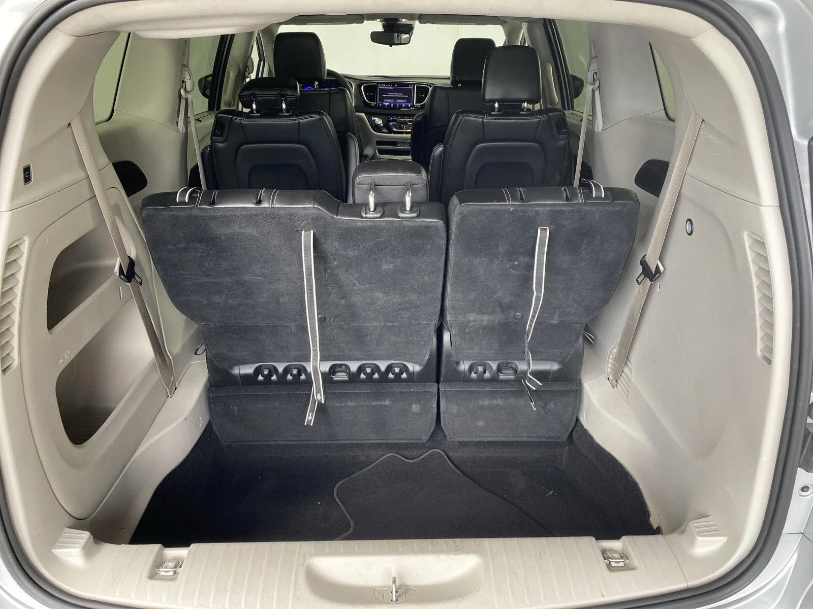 Used 2024 Silver Mist Clearcoat Chrysler Touring L image 20