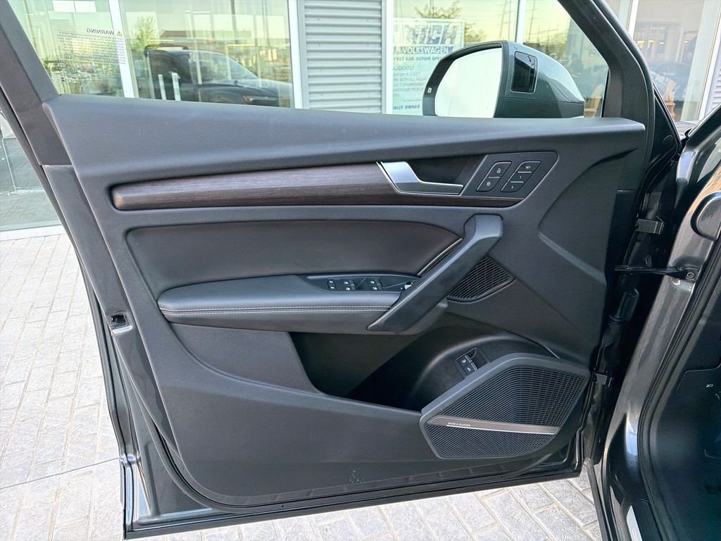 Used 2023 Daytona Gray Pearl Effect Audi 55 Premium Plus image 10