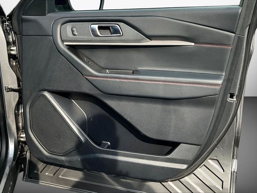 Used 2025 Gray Ford ST-Line image 29