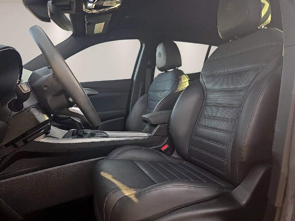 Used 2024 Silver Alfa Romeo Ti image 13