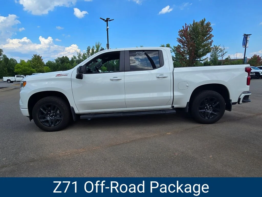 Used 2025 White Chevrolet RST image 6