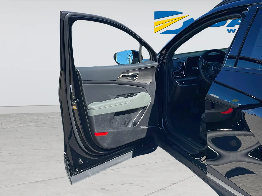 Used 2023 Black Kia X-Line image 33